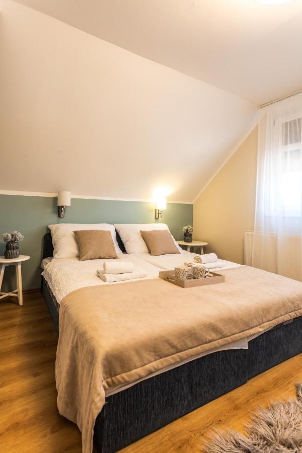 Kikerics Vendeghaz Bed & Breakfast วิลานี ภายนอก รูปภาพ
